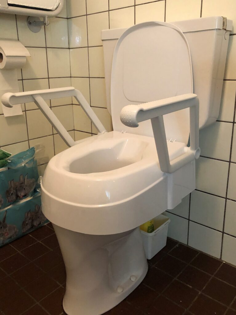 toilet verhoger in plaats van het verhogen van een vast toilet